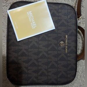 Micheal Kors crossbody